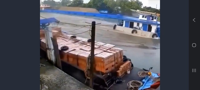Перегруз на реке в Китае