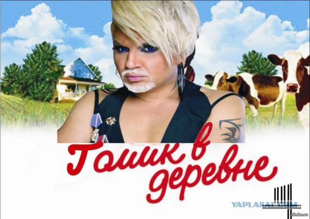 Японка пробует борщ