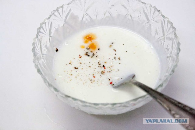 Салат с перчинкой, кукурузой и оливками