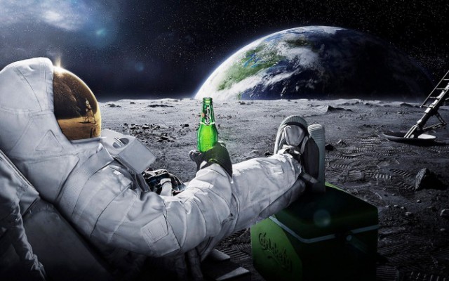 «В космосе булька — волшебный эликсир». Как российские космонавты провозят на орбиту запрещённый алкоголь и пьют в невесомости
