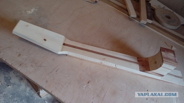Гитара из бревна