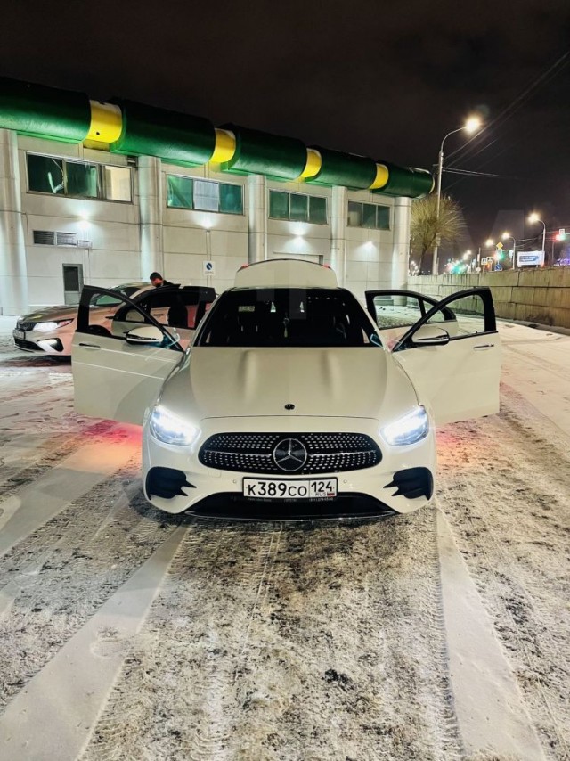 Любитель парковки на газоне