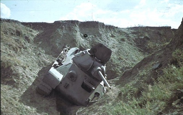 Цветные фотографии бронетехники времён Второй мировой войны