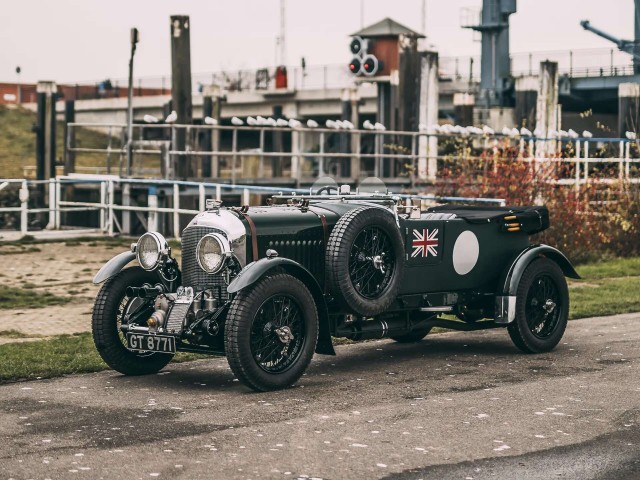 Все машины Джеймса Бонда: от Bentley до электрического Aston Martin