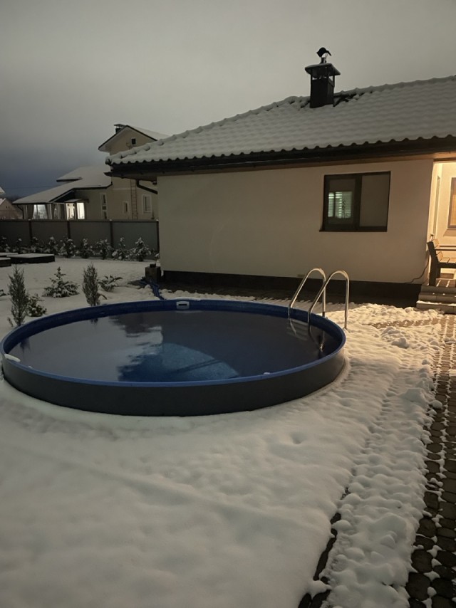 А не прикрутить ли к бане бассейн ?