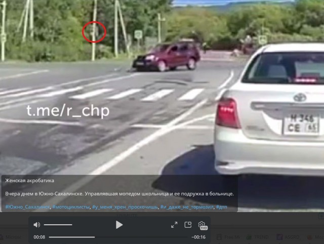 Девочки на мопеде