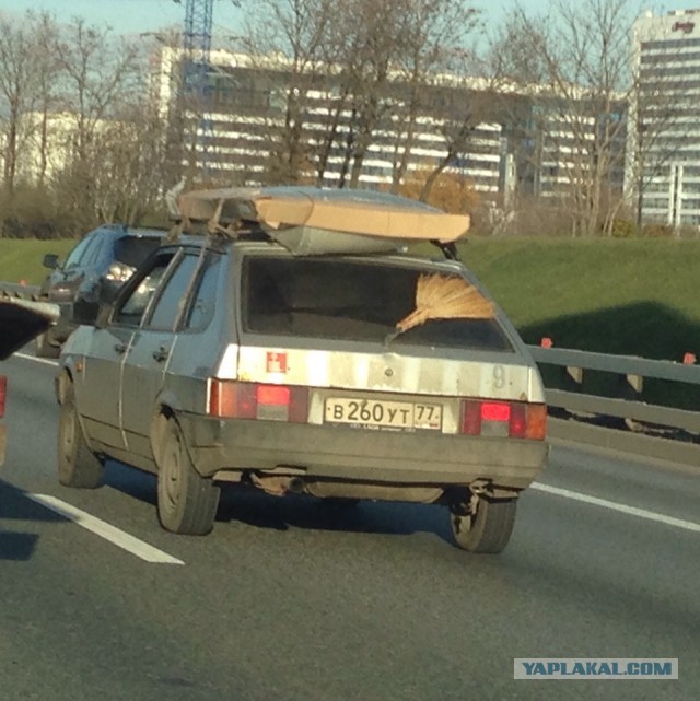 Автоюмор, смекалка, но чаще абсурд