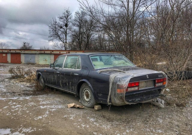 Rolls-Royce убитого вора в законе 15 лет гниет на окраине Харькова
