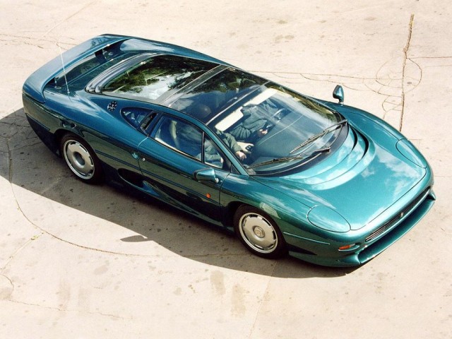 Jaguar Xj220 И этой машине 20 лет?