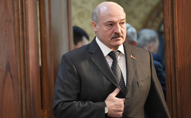 Лукашенко отменил ограничения на продажу алкоголя ночью