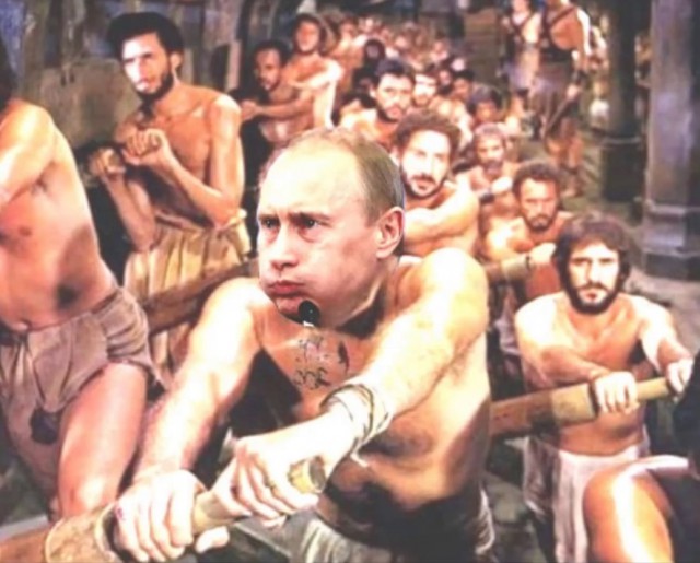 Россия, не жалея сил, помогает своему противнику?
