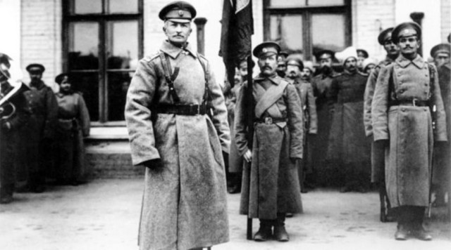 «Стреляй так: что ни патрон — то враг!»