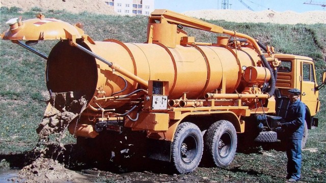 Автоцистерны для «ночного золота» и «особого назначения»