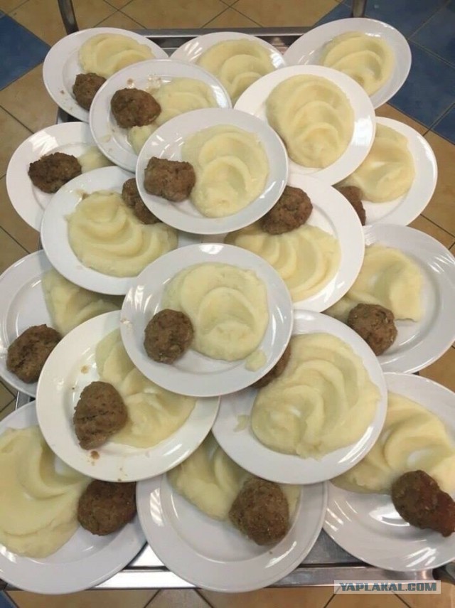 Странная подача блюд