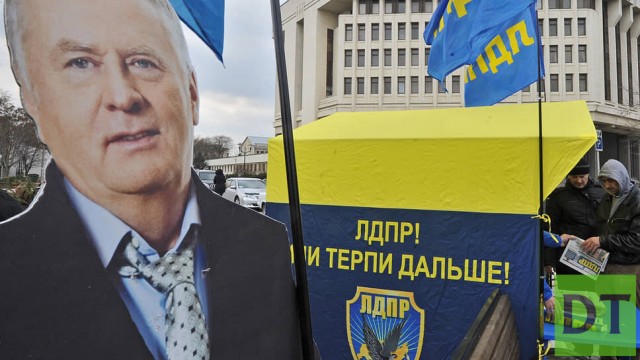 Россияне стали жаловаться на сине-желтую расцветку магазинов «Лента» в администрацию президента