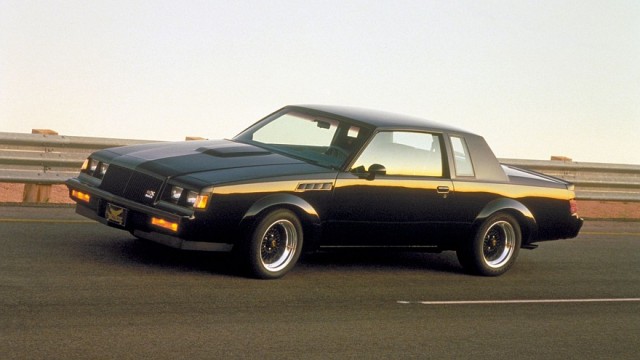 Buick GNX: аэродинамика кирпича, пятиместный салон и динамика Ferrari F40