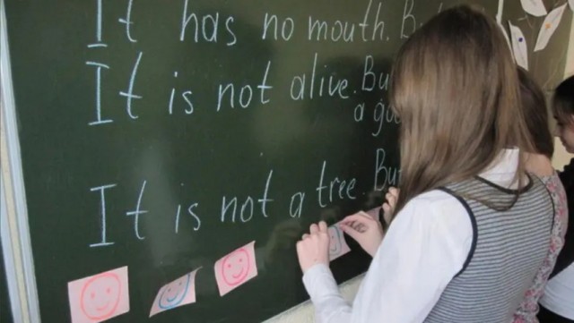 С 1 сентября уроки английского, французского и немецкого языков в России станут платными