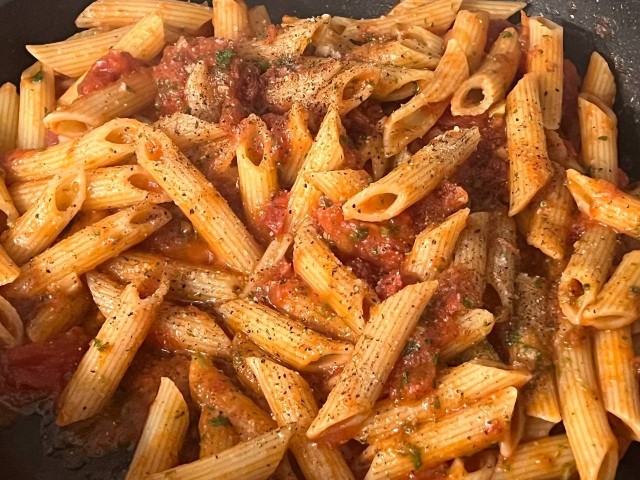 Макароны с соусом аррабиата