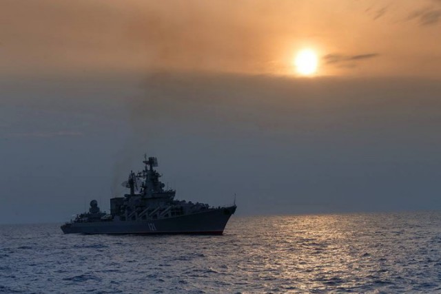 Осмотр ракетного крейсера «Москва» журналистами