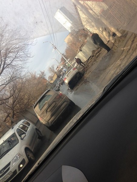 Попал в ловушку посреди дороги