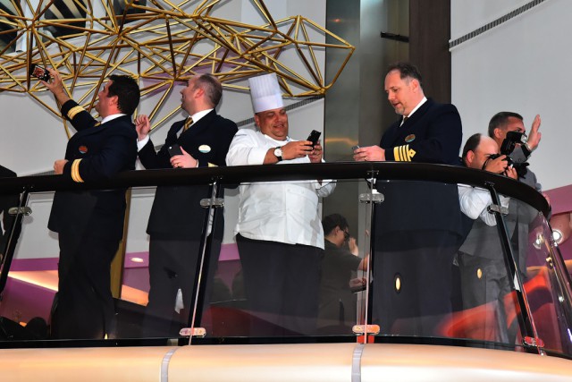 О новом городе развлечений на воде: инаугурационный круиз на гиганте Harmony of the Seas