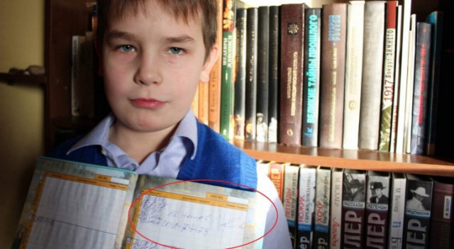 В Перми ученику поставили двойку за голубую рубашку: в департаменте образования прокомментировали ситуацию