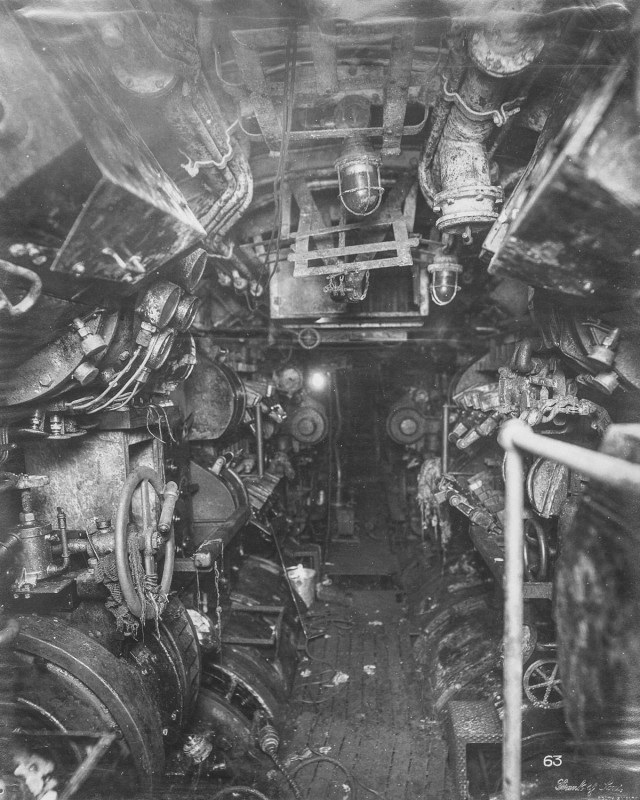 Внутри старой немецкой подводной лодки
