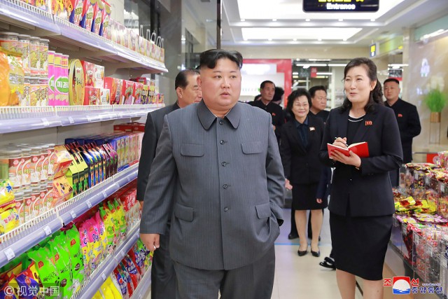Ким Чен Ын посетил супермаркет. Расчехляйте фотошопы
