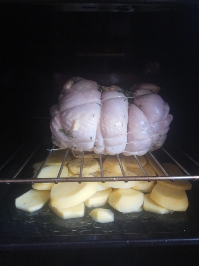 Куриная тушка (рулет) лишенная скелета (poulet désossé)  