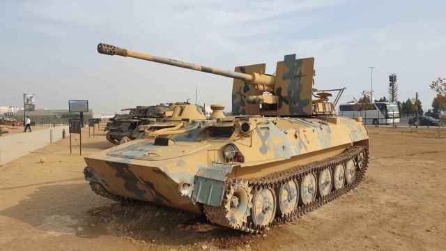 Выставка трофейной военной техники в Баку
