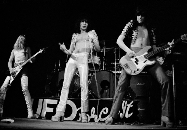 Музыка и музыканты: UFO «No Heavy Petting»