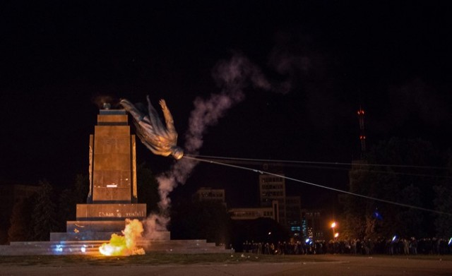 Треть опрошенных украинцев готовы защищать свои города и села с оружием в случае вторжения РФ.