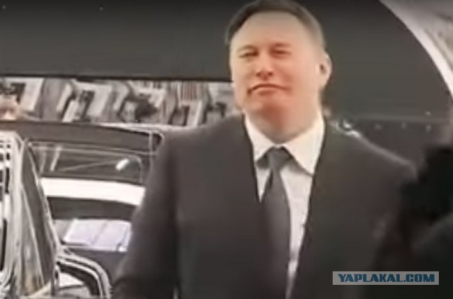 Илон Маск станцевал, открывая новый завод Tesla в Германии