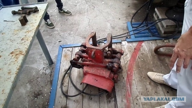 Кому помогает помощник бурильщика?