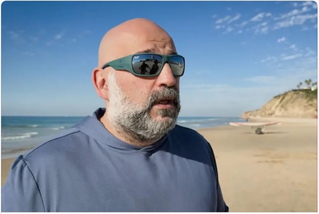 Журналист «Украинской правды» встретил на пляже в Израиле Тимура Миндича. Вот что тот рассказал...