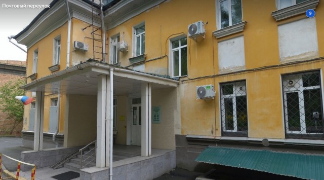 Горит исторический дом в центре Владивостока.