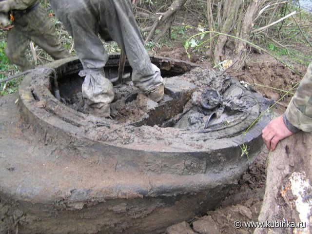 Танк Т-34/76 в Сходне