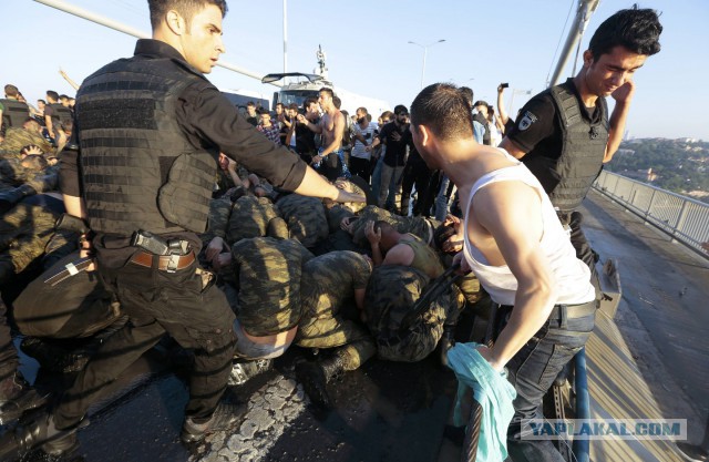 Фоторепортаж: переворот в Турции - хроника событий