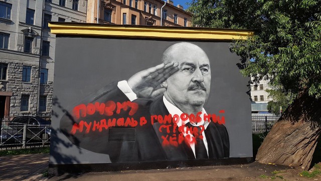 Диалоги о футболе, спорте, хобби.