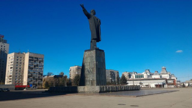 В Харькове сегодня скинули памятник Жукову