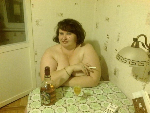 Девки, хорош выкобениватся перед фотиком