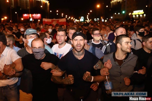 В Беларуси на протестах автозак переехал парня