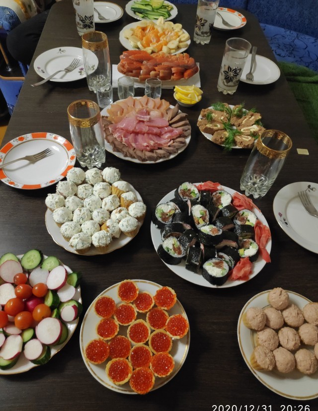 Смотр-парад новогодних столов
