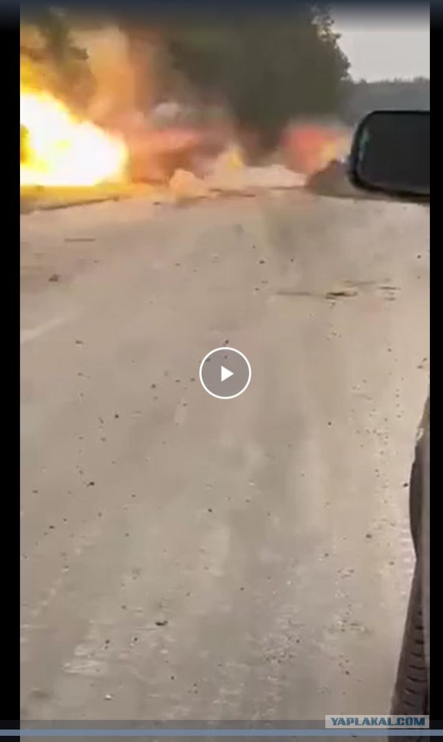 Танк стреляет в упор