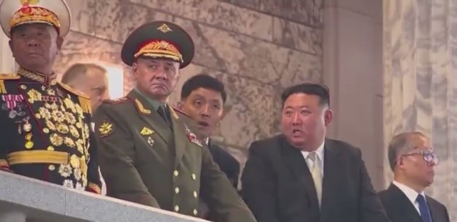 Появилось видео парада в Пхеньяне по случаю 70-летия победы в Корейской войне