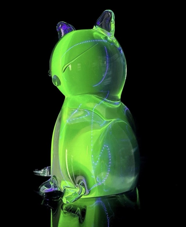 Стеклянная фигурка кошки