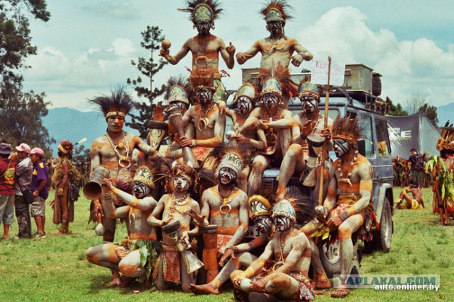 Немец проехал на Gelandewagen весь мир.