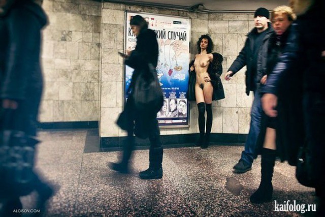 Как себя вести, если видишь голую женщину в метро