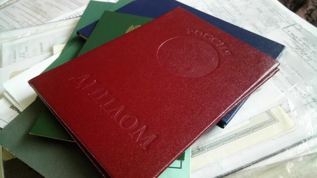 В Госдуме одобрили поправку о запрете преподавания с дипломом частных вузов