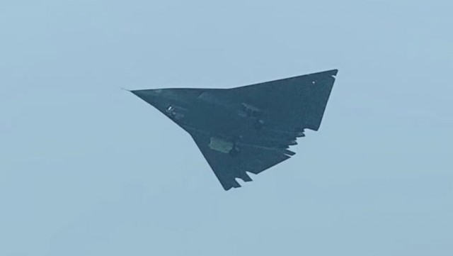 Китай представил второй усовершенствованный прототип сверхдальнего истребителя шестого поколения